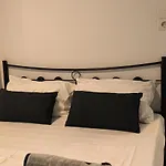 Апартаменти Cozy With Private Jacuzzi - Fiber Internet - Private Parking