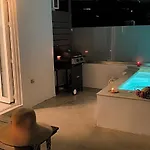 Апартаменти Cozy With Private Jacuzzi - Fiber Internet - Private Parking Ханья (Крит)
