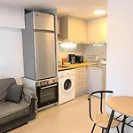 Cozy With Private Jacuzzi - Fiber Internet - Private Parking 公寓 *