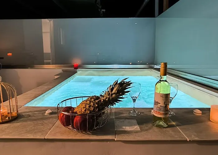 Διαμέρισμα Cozy With Private Jacuzzi - Fiber Internet - Private Parking *