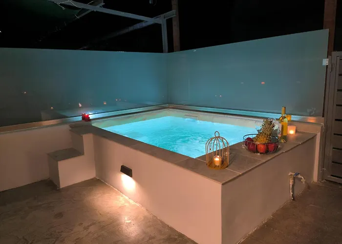 Cozy With Private Jacuzzi - Fiber Internet - Private Parking Χανιά