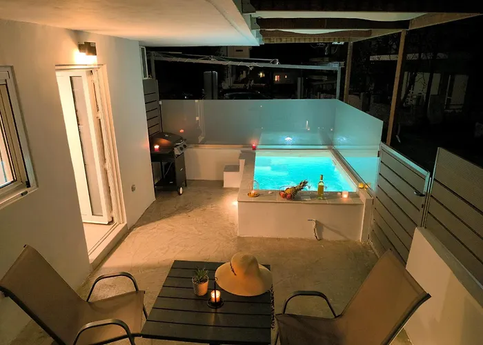 Cozy With Private Jacuzzi - Fiber Internet - Private Parking Χανιά