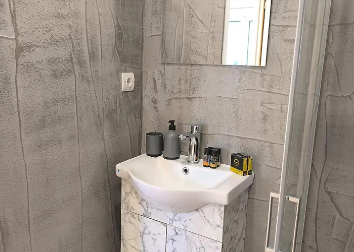 Apartment Cozy With Private Jacuzzi - Fiber Internet - Private Parking *